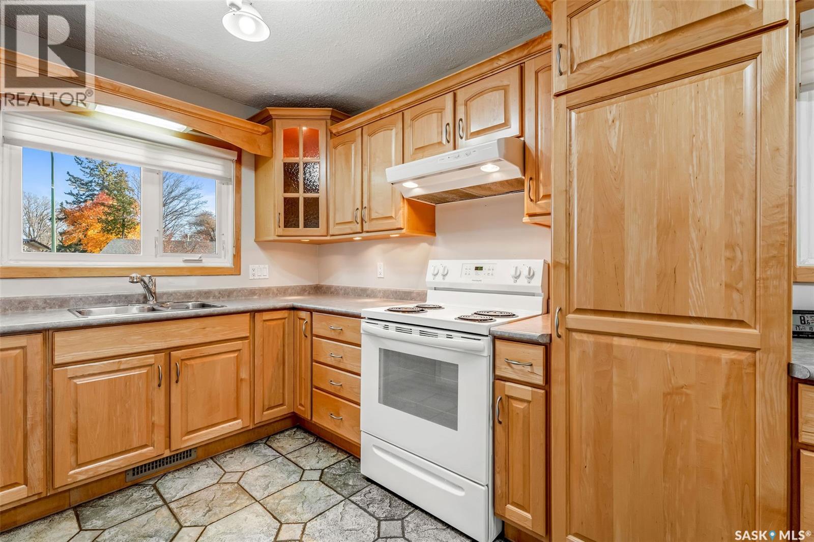 718 Cuelenaere Street, Prince Albert, Saskatchewan  S6V 2S9 - Photo 10 - SK021936