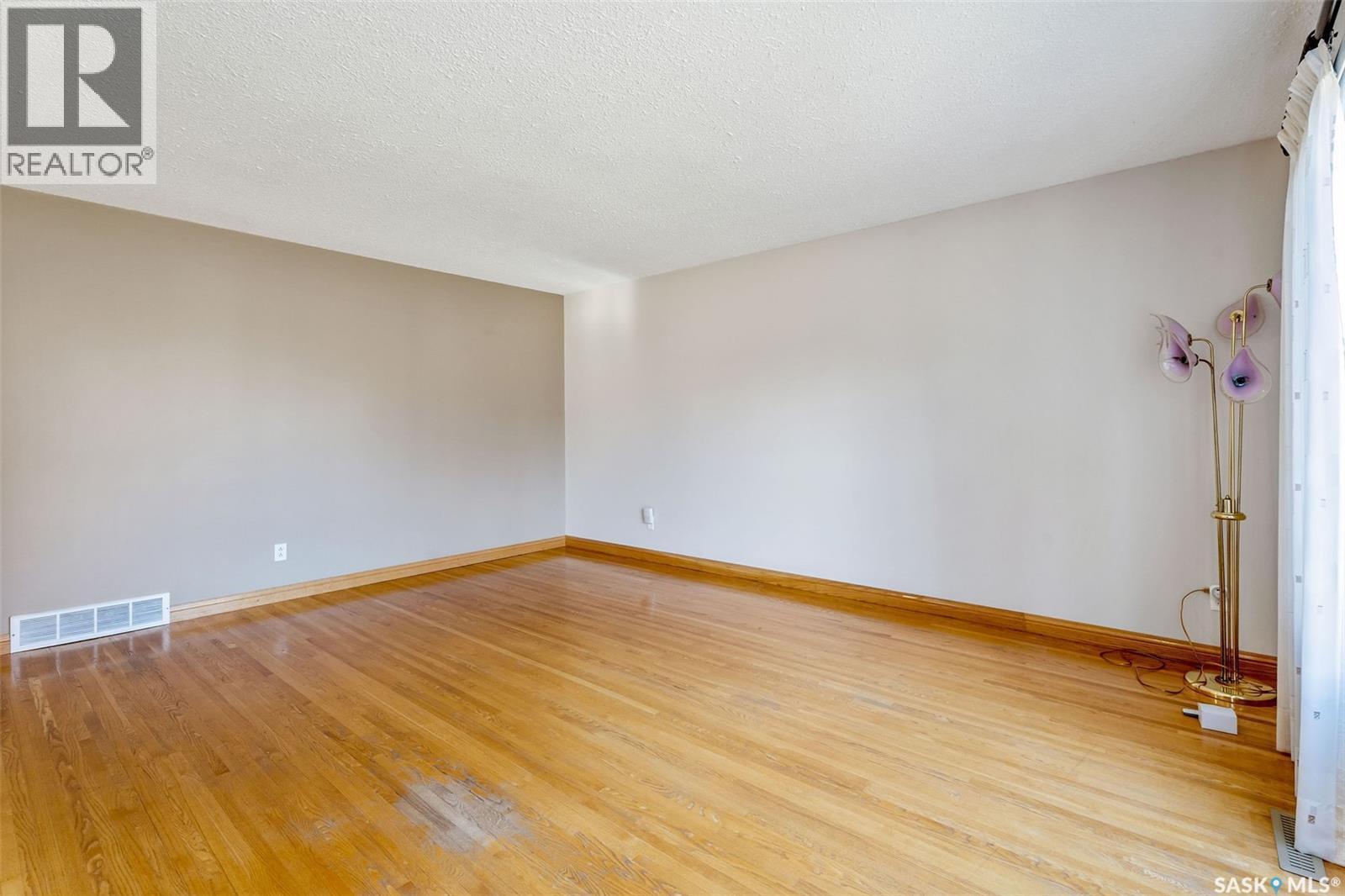 718 Cuelenaere Street, Prince Albert, Saskatchewan  S6V 2S9 - Photo 3 - SK021936