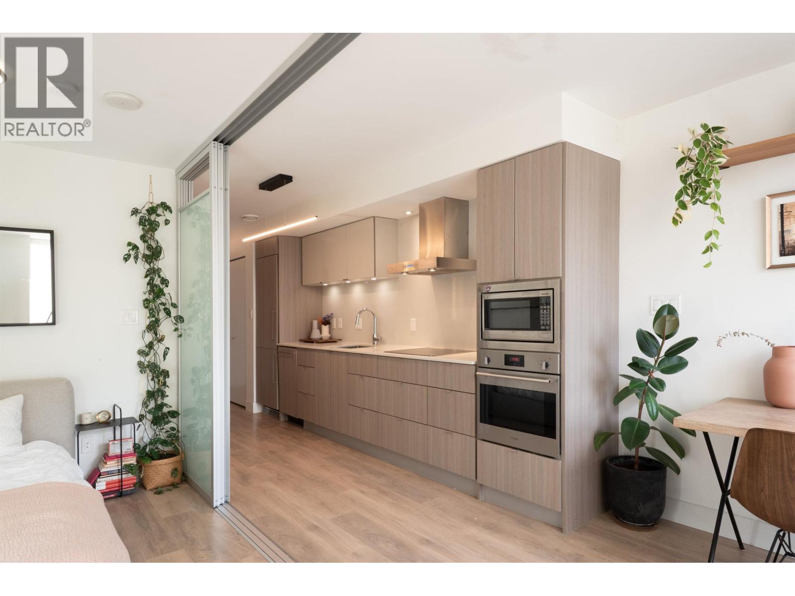 208 1788 Columbia Street, Vancouver, British Columbia  V5Y 0L7 - Photo 3 - R3062471