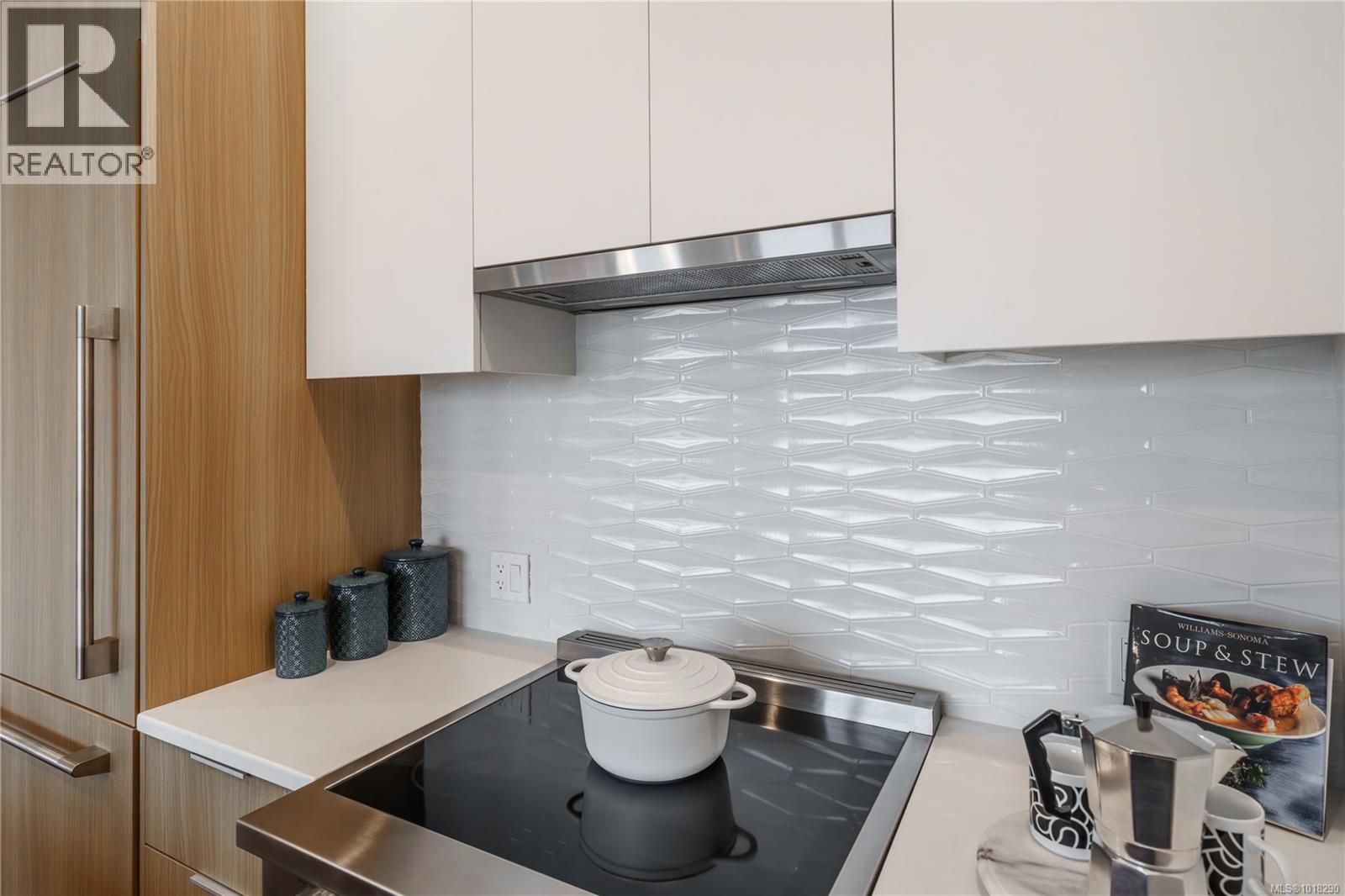 302 9570 Fifth St, Sidney, British Columbia  V8L 2W5 - Photo 6 - 1018290