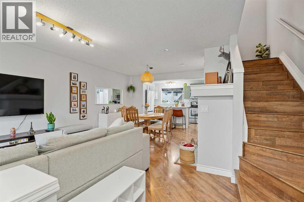 242 Elgin Place Se, Calgary, Alberta  T2Z 4V8 - Photo 5 - A2264618