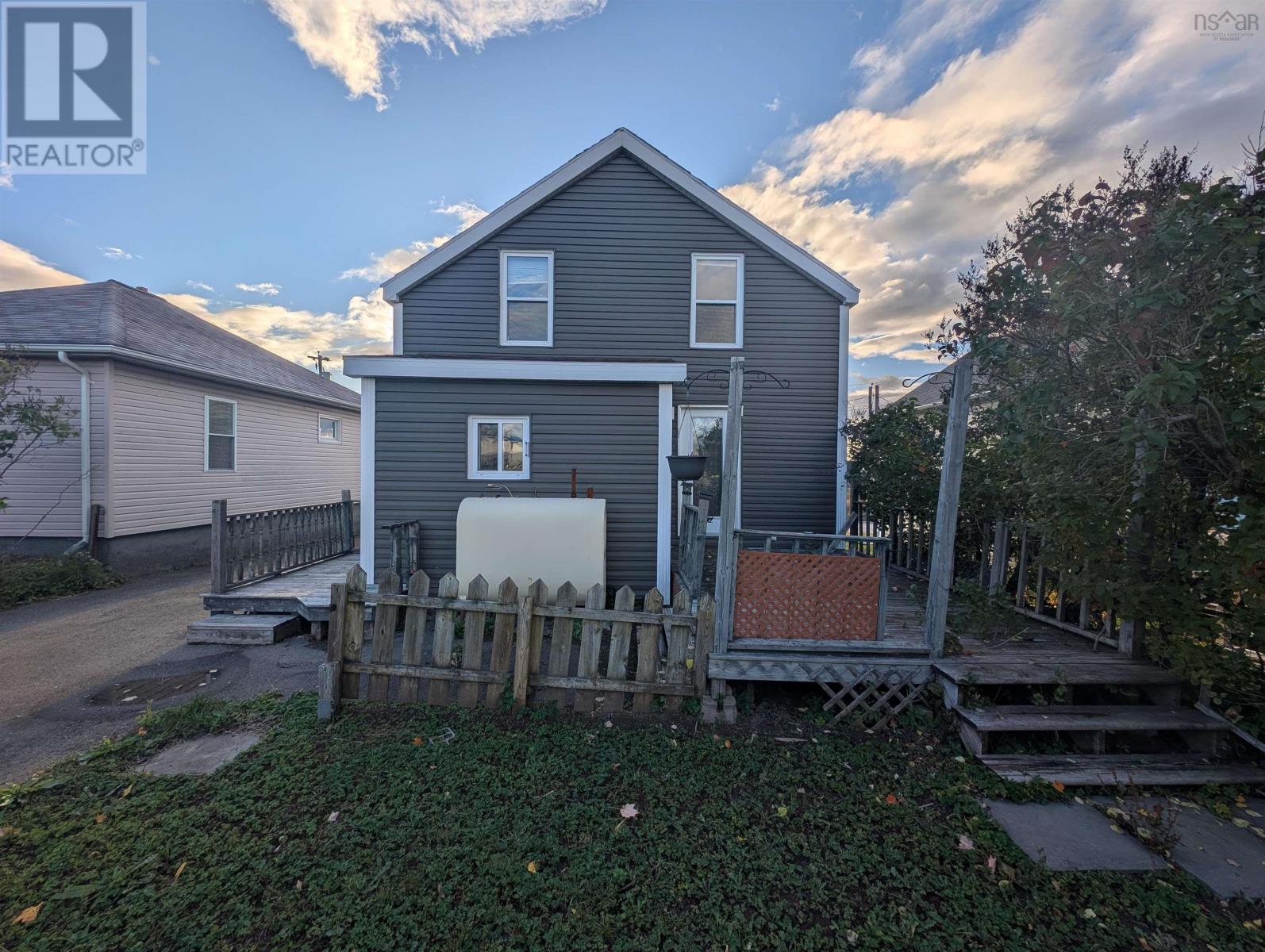 55 Willow Street, Sydney, Nova Scotia  B1P 3A2 - Photo 2 - 202526133