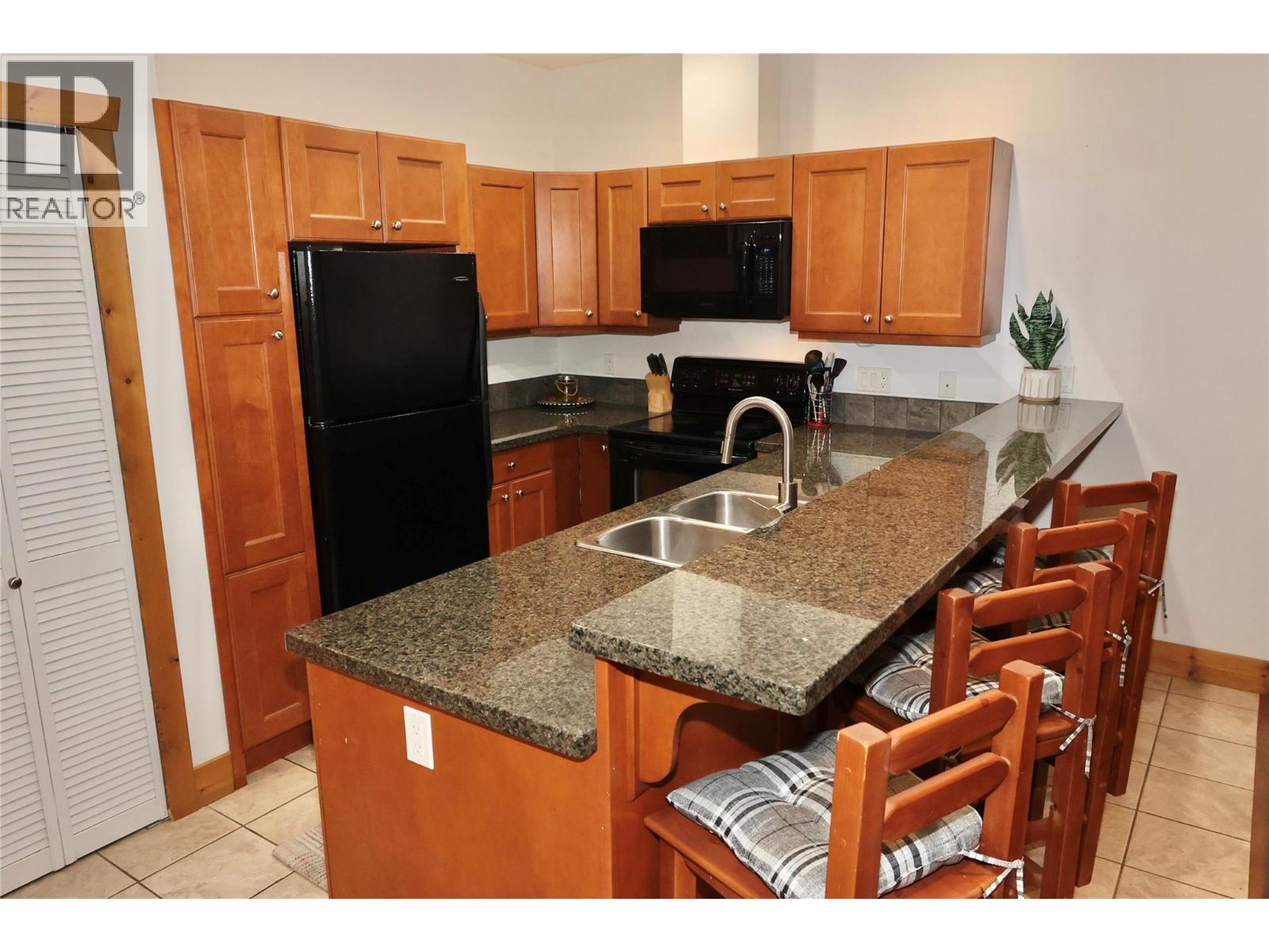 5401 Lakeshore Drive Unit# 205, Osoyoos, British Columbia  V0H 1V6 - Photo 2 - 10366523