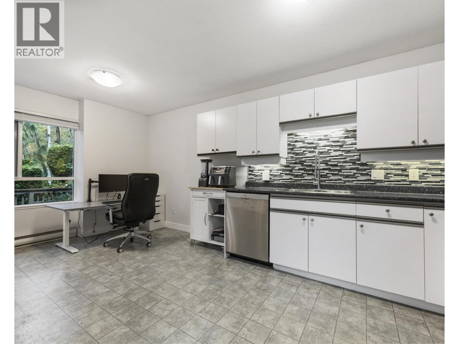 227 1215 Lansdowne Drive, Coquitlam, British Columbia  V3E 2P6 - Photo 6 - R3063091