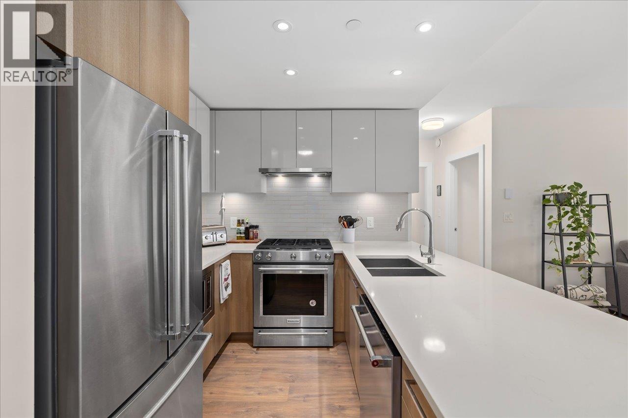 607 258 Nelson's Court, New Westminster, British Columbia  V3L 0J9 - Photo 2 - R3063103