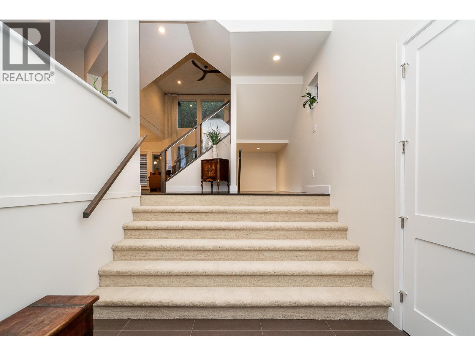 1468 Strawline Hill Street, Coquitlam, British Columbia  V3E 0L7 - Photo 3 - R3063105