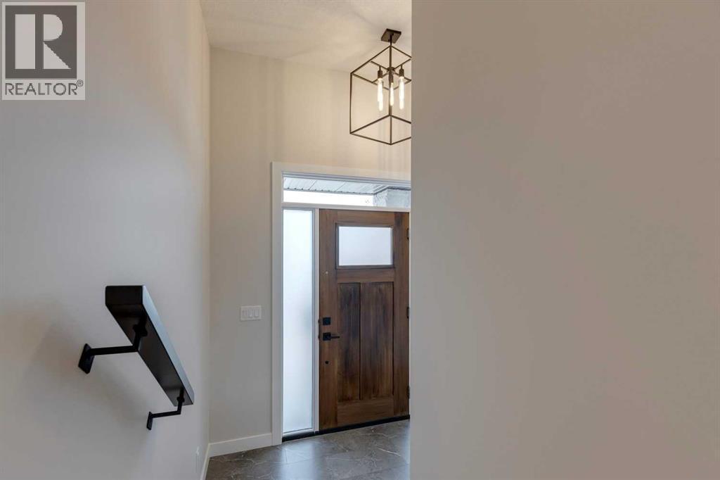 167 Greenwich Drive Nw, Calgary, Alberta  T3B 6N9 - Photo 3 - A2253774