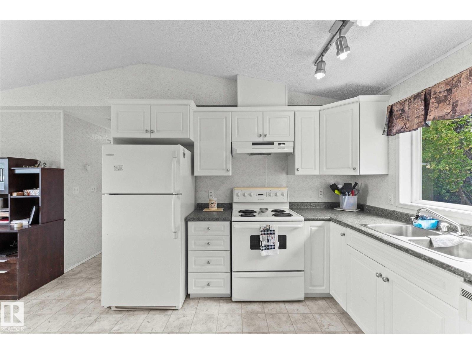 1308 Twp Road 552, Rural Lac Ste. Anne County, Alberta  T0E 1V0 - Photo 10 - E4455685