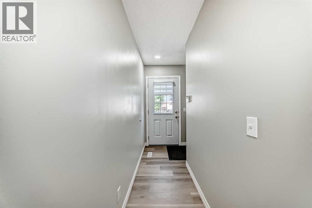 2, 7 Westland Road, Okotoks, Alberta  T1S 1Z1 - Photo 2 - A2253801