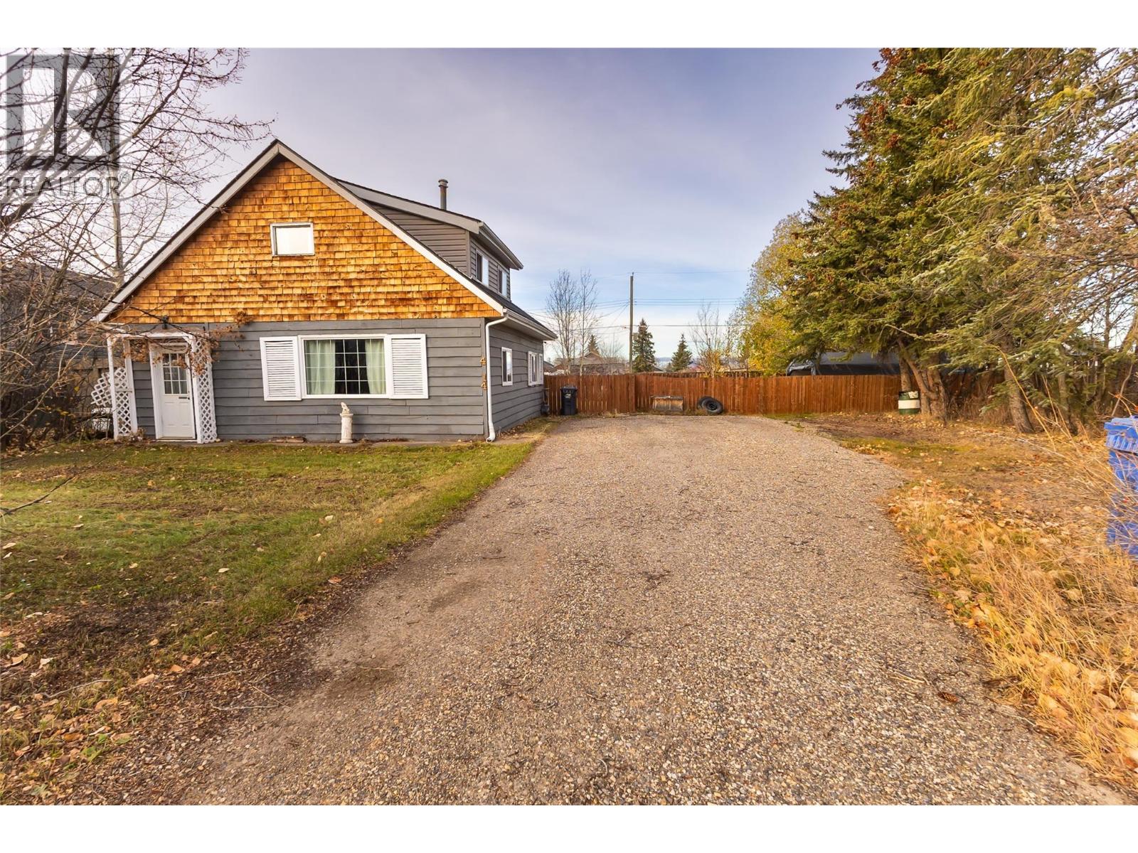 4912 47 Avenue, pouce coupe, British Columbia