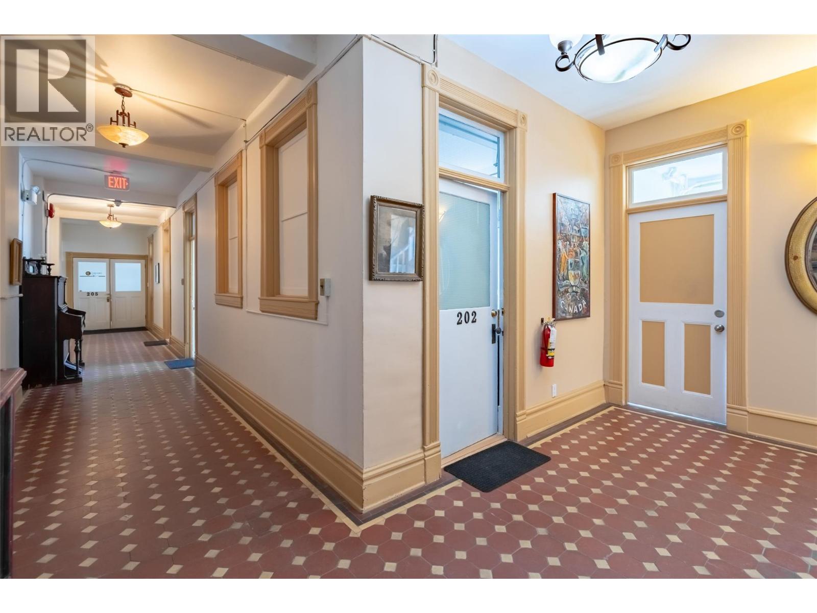 2004 Columbia Avenue, Rossland, British Columbia  V0G 1Y0 - Photo 34 - 10367101