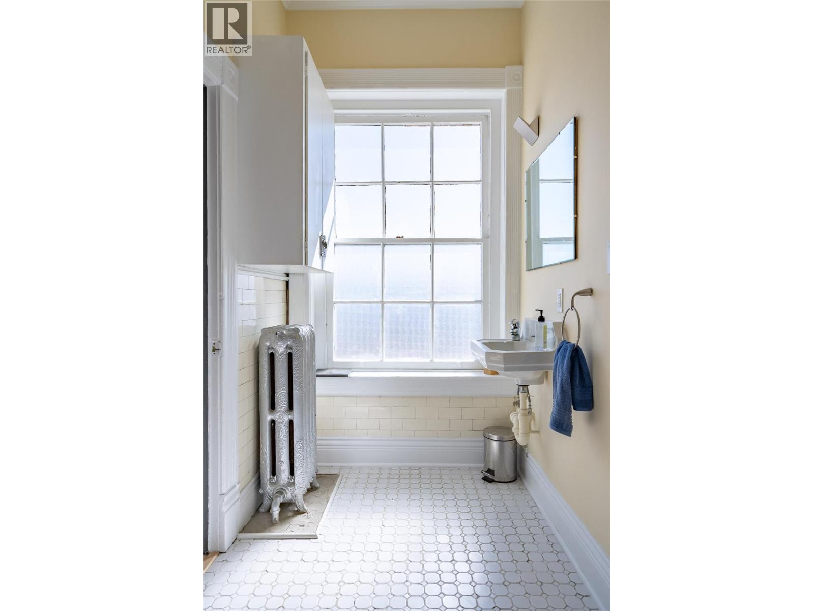 2004 Columbia Avenue, Rossland, British Columbia  V0G 1Y0 - Photo 63 - 10367101