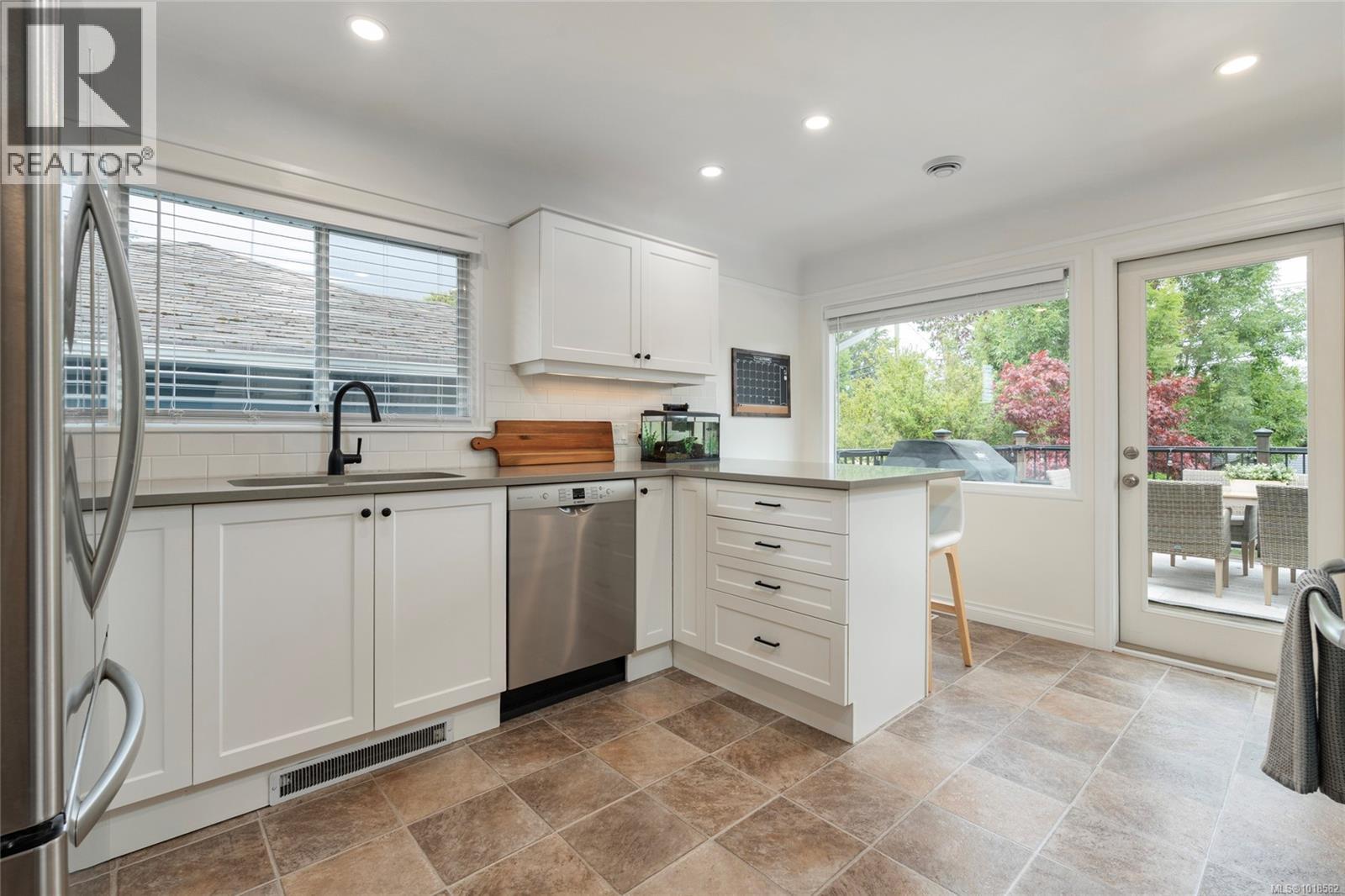 2248 Pacific Ave, Oak Bay, British Columbia  V8R 2V5 - Photo 27 - 1018582