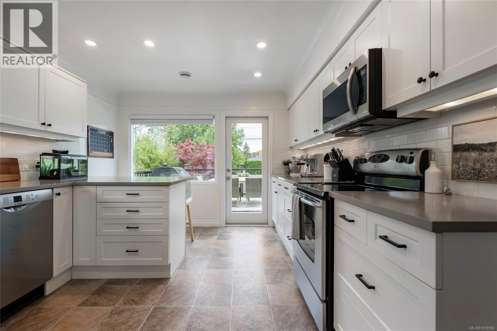 2248 Pacific Ave, Oak Bay, British Columbia  V8R 2V5 - Photo 26 - 1018582