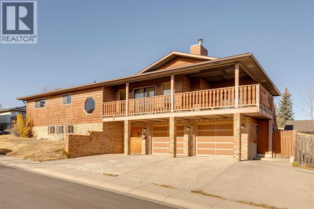 80 Beacham Rise Nw, Calgary, Alberta  T3K 1S2 - Photo 2 - A2266688