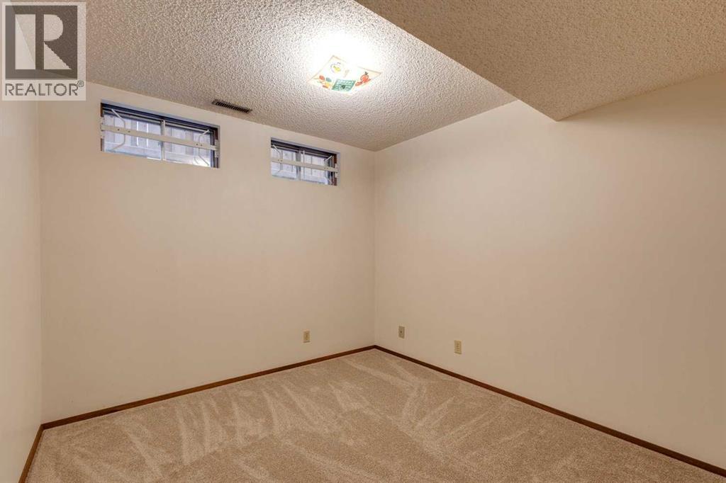 80 Beacham Rise Nw, Calgary, Alberta  T3K 1S2 - Photo 38 - A2266688