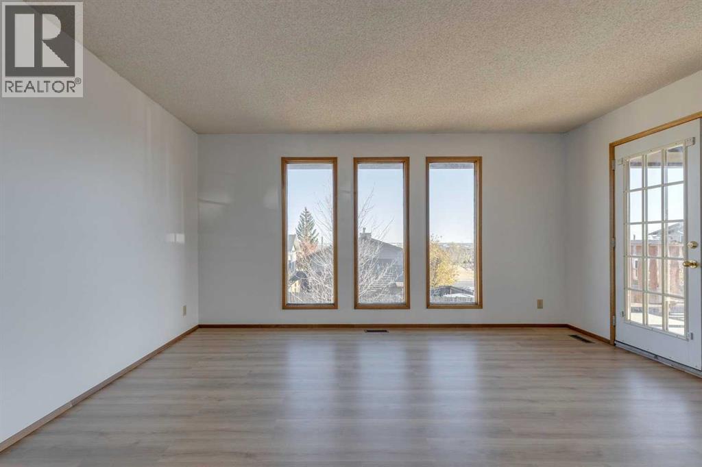 80 Beacham Rise Nw, Calgary, Alberta  T3K 1S2 - Photo 18 - A2266688