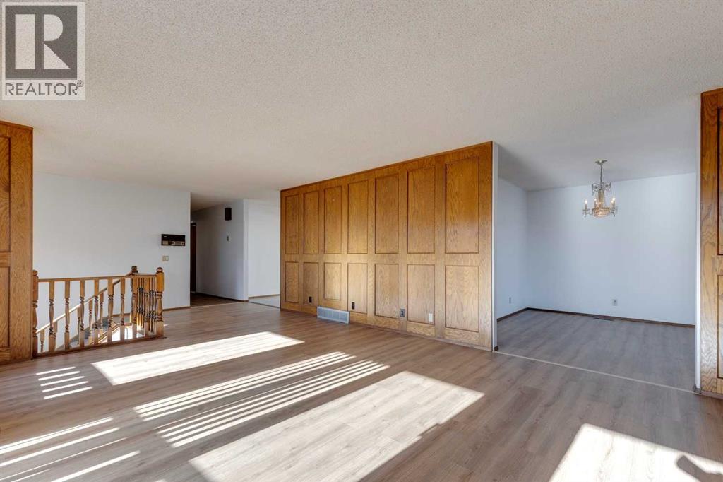 80 Beacham Rise Nw, Calgary, Alberta  T3K 1S2 - Photo 9 - A2266688