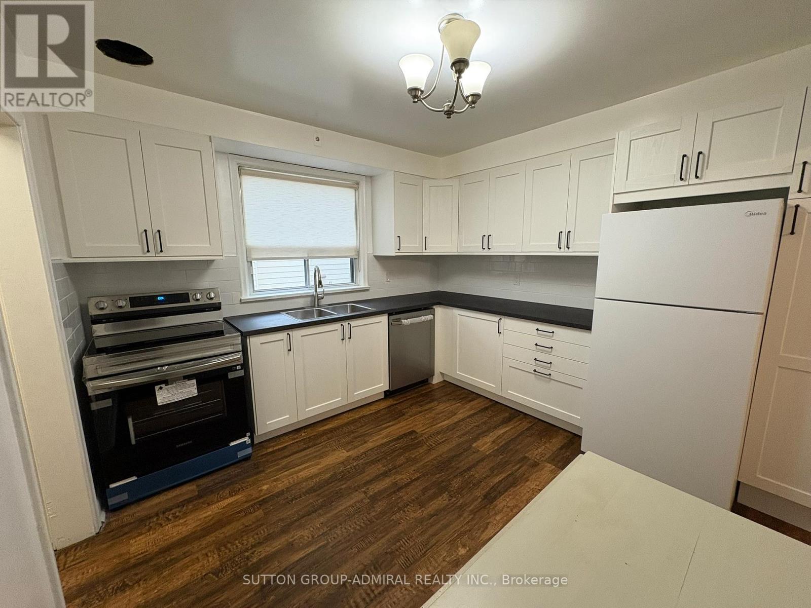 2 - 20 Meadowbrook Road, Toronto, Ontario  M6B 2S4 - Photo 4 - C12473572