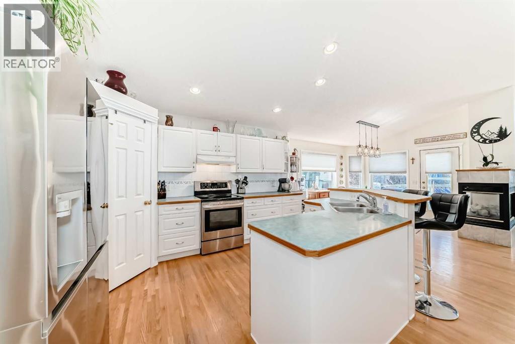 223 Cove Drive, Chestermere, Alberta  T1X 1E5 - Photo 10 - A2252451