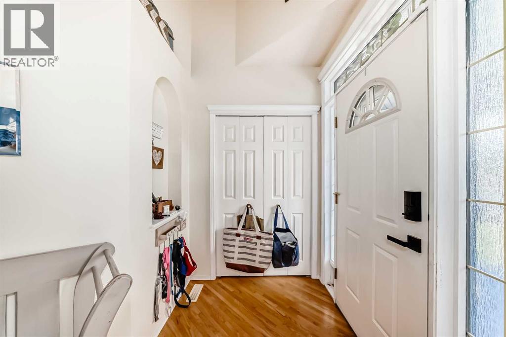 223 Cove Drive, Chestermere, Alberta  T1X 1E5 - Photo 4 - A2252451