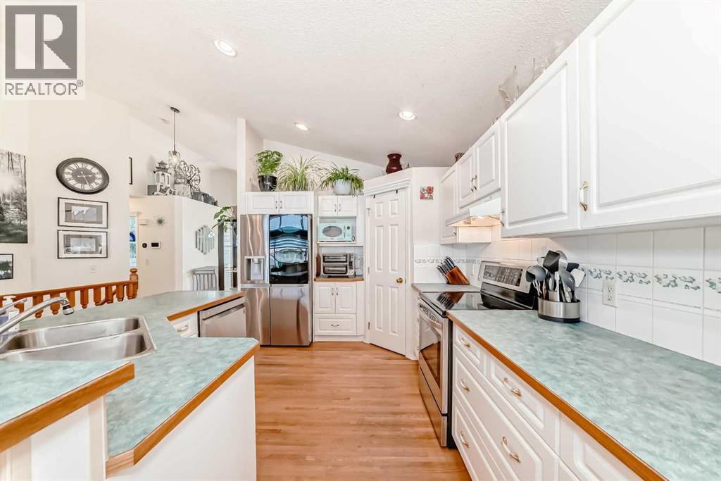 223 Cove Drive, Chestermere, Alberta  T1X 1E5 - Photo 14 - A2252451