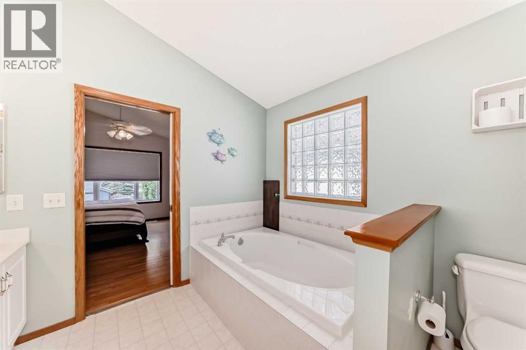 223 Cove Drive, Chestermere, Alberta  T1X 1E5 - Photo 28 - A2252451