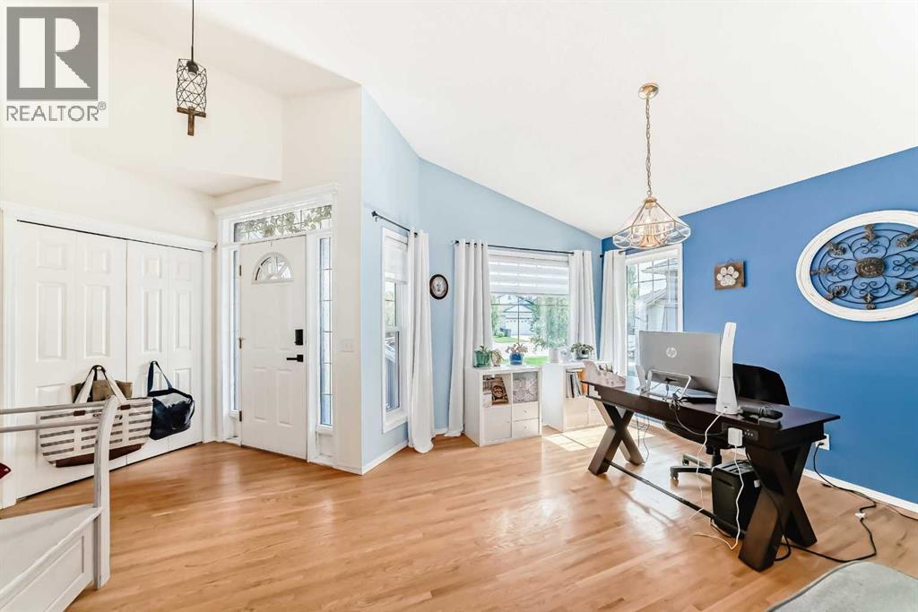 223 Cove Drive, Chestermere, Alberta  T1X 1E5 - Photo 5 - A2252451