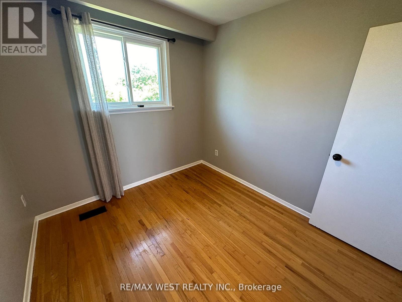 Upper - 152 Rainbow Drive, Vaughan, Ontario  L4L 2K7 - Photo 14 - N12438624