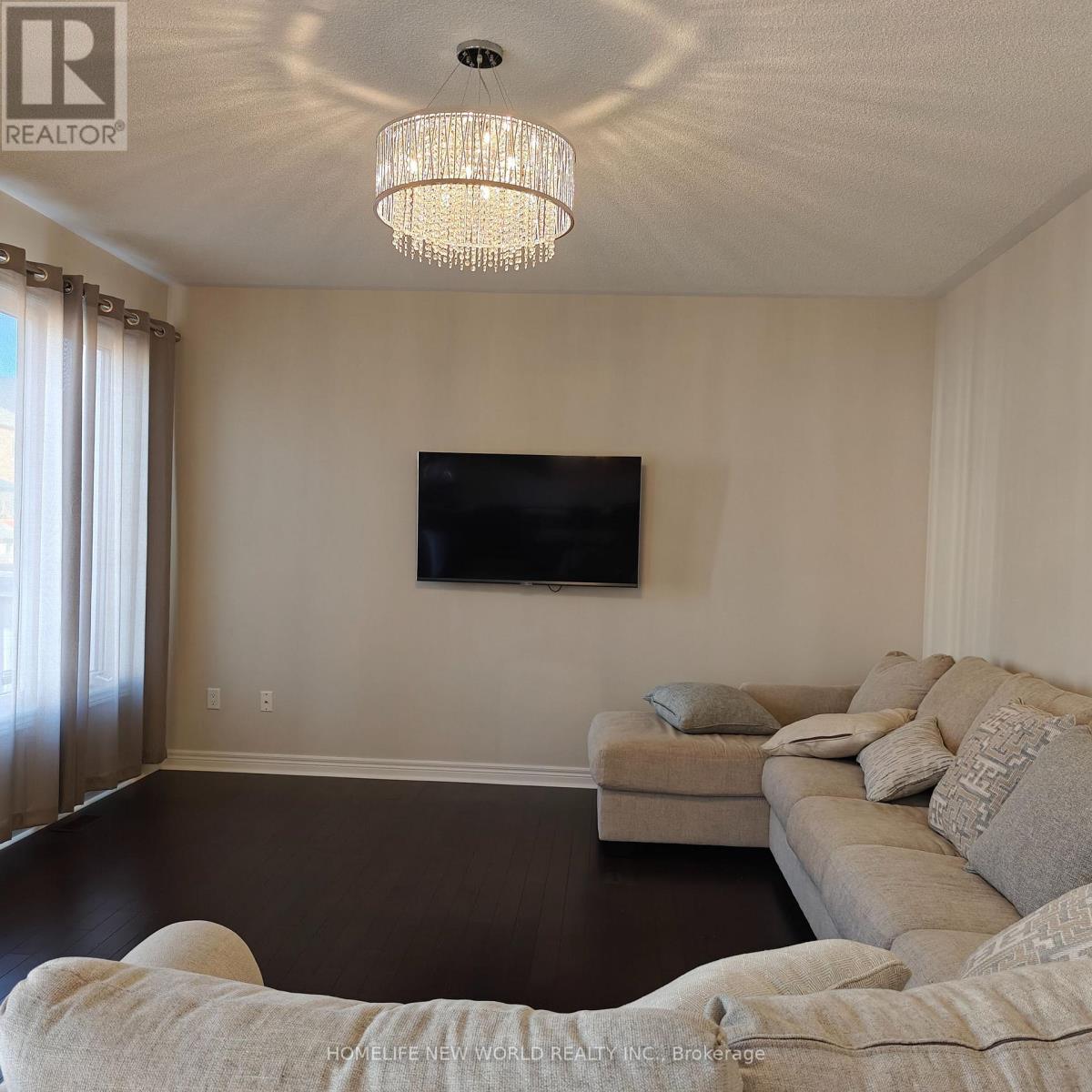 32 Citrine Drive, Bradford West Gwillimbury, Ontario  L3Z 0T5 - Photo 4 - N12487384