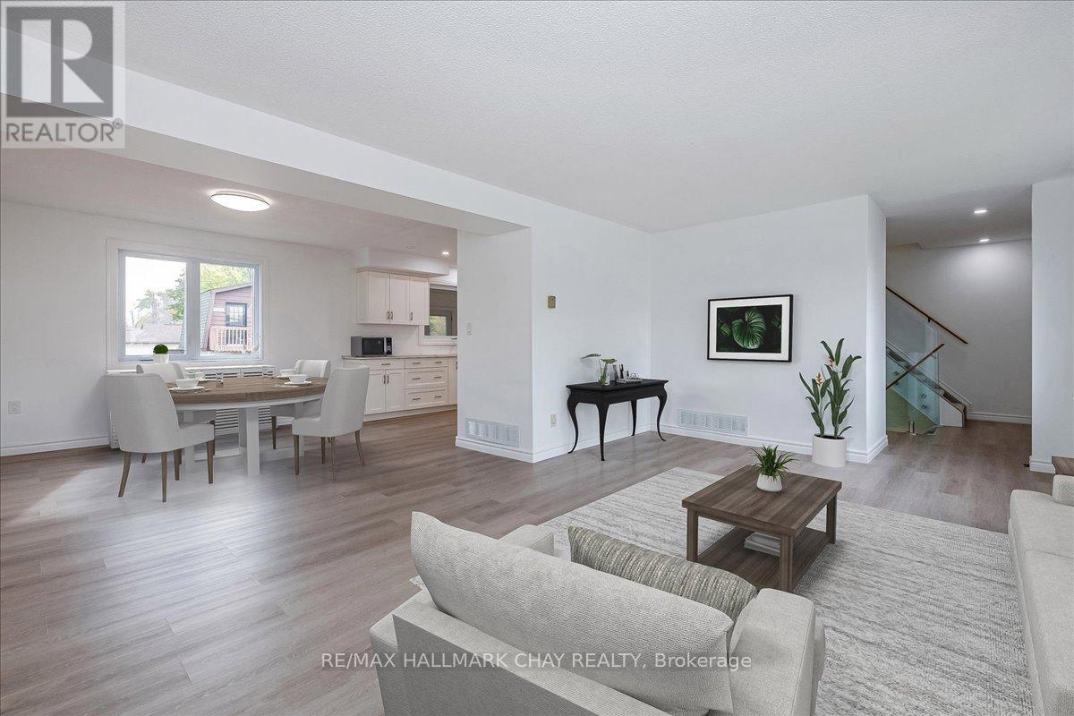 1063 Wood Street, Innisfil, Ontario  L0L 1K0 - Photo 2 - N12453775