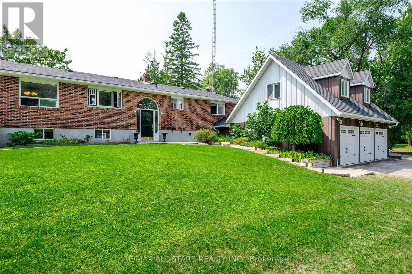 5427 Ravenshoe Road, East Gwillimbury, Ontario  L0E 1R0 - Photo 15 - N12336382