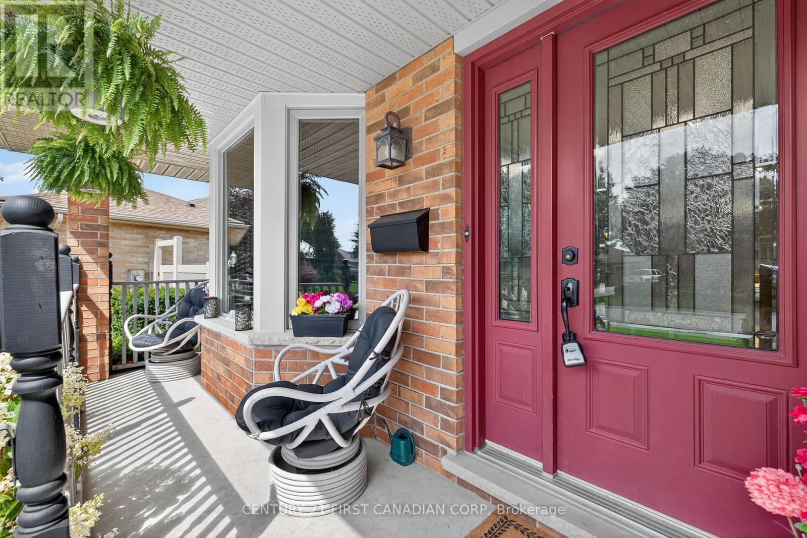 19 Hemlock Boulevard, Strathroy-Caradoc, Ontario  N7G 4B9 - Photo 2 - X12384179