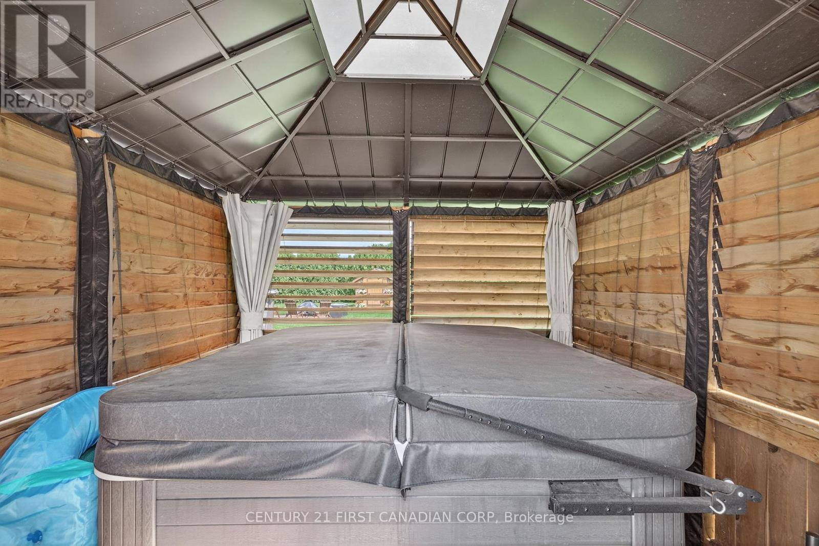 19 Hemlock Boulevard, Strathroy-Caradoc, Ontario  N7G 4B9 - Photo 33 - X12384179