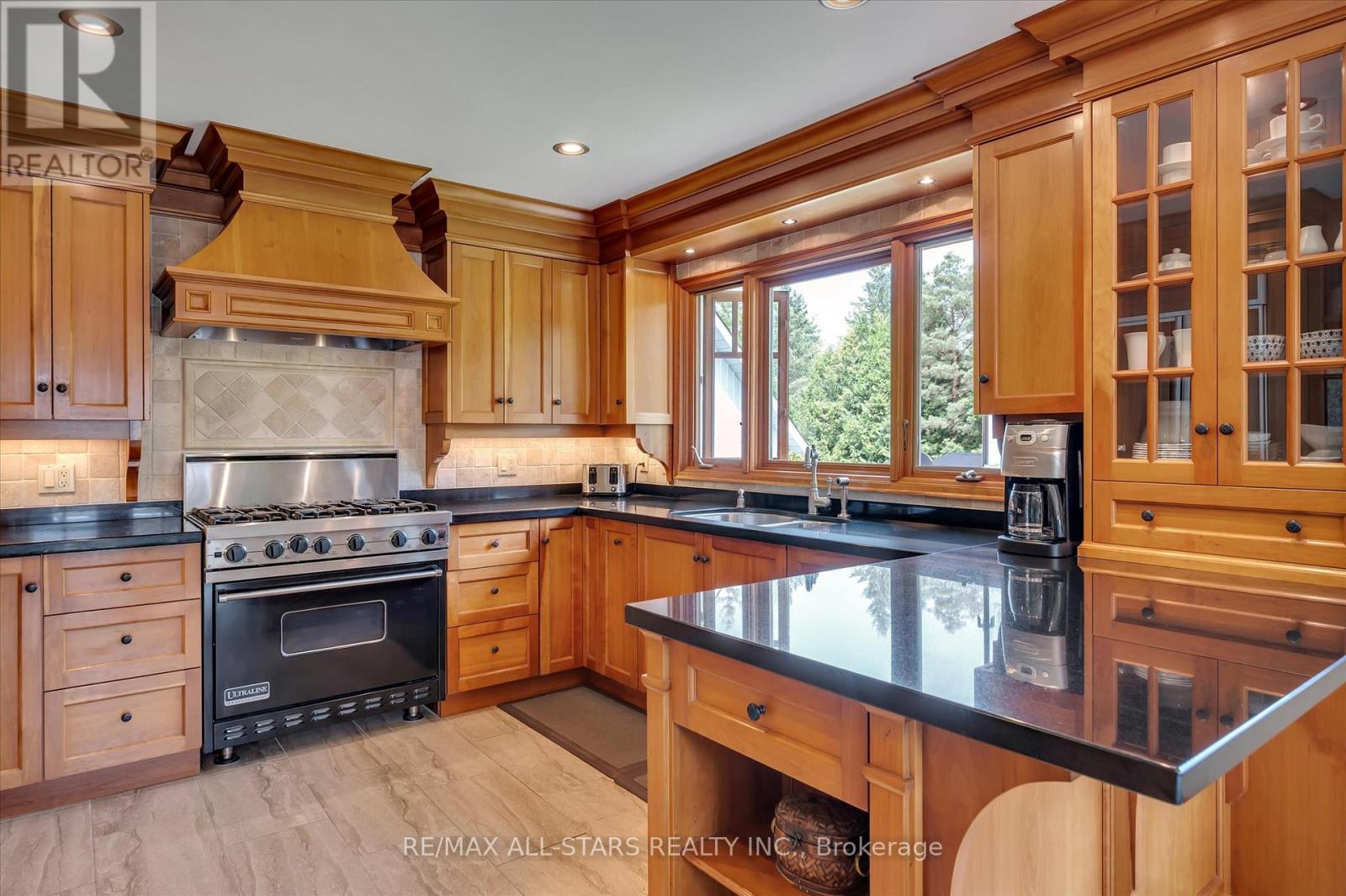 5427 Ravenshoe Road, East Gwillimbury, Ontario  L0E 1R0 - Photo 27 - N12336382