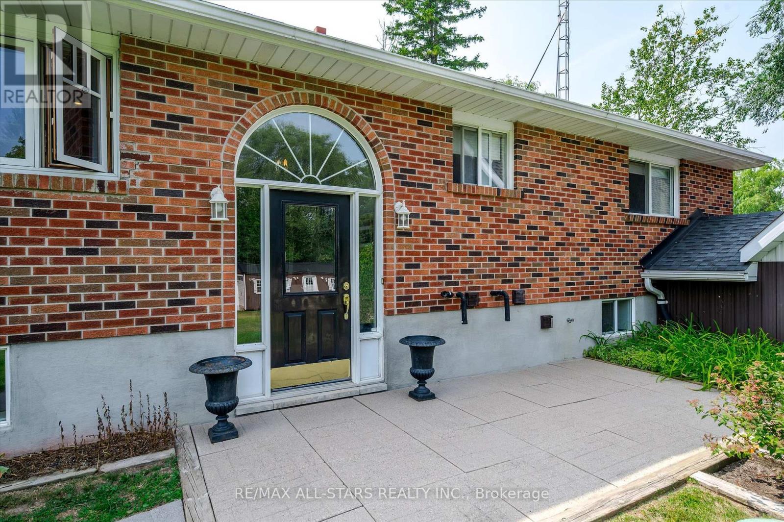 5427 Ravenshoe Road, East Gwillimbury, Ontario  L0E 1R0 - Photo 16 - N12336382