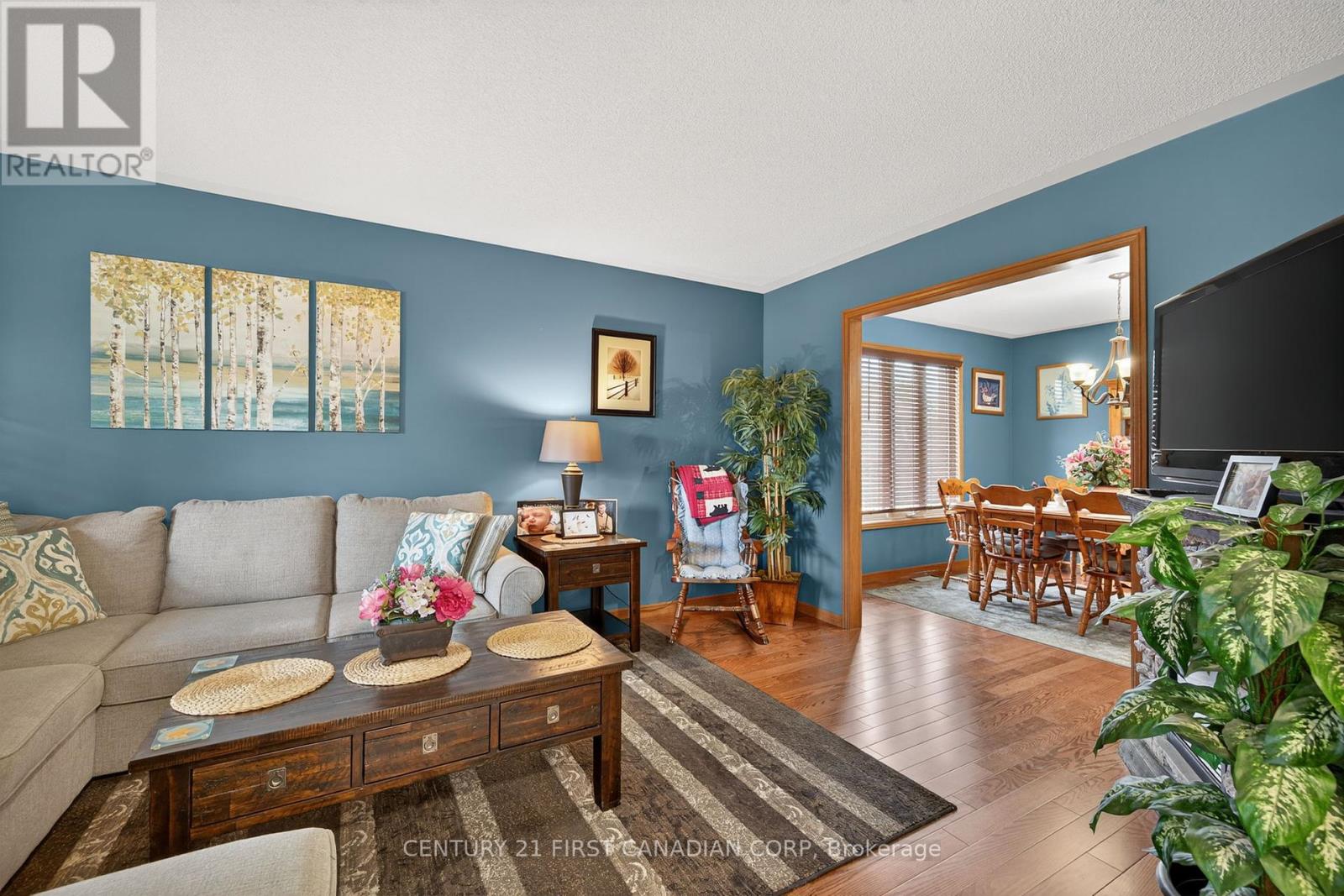 19 Hemlock Boulevard, Strathroy-Caradoc, Ontario  N7G 4B9 - Photo 6 - X12384179