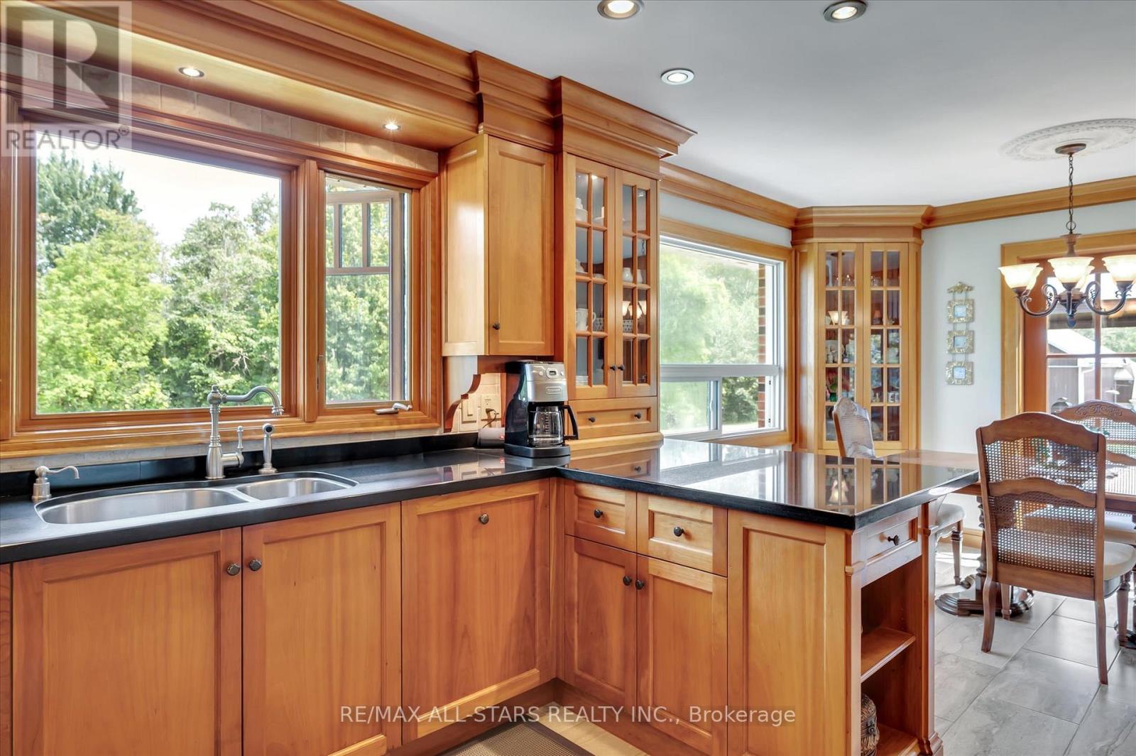 5427 Ravenshoe Road, East Gwillimbury, Ontario  L0E 1R0 - Photo 28 - N12336382