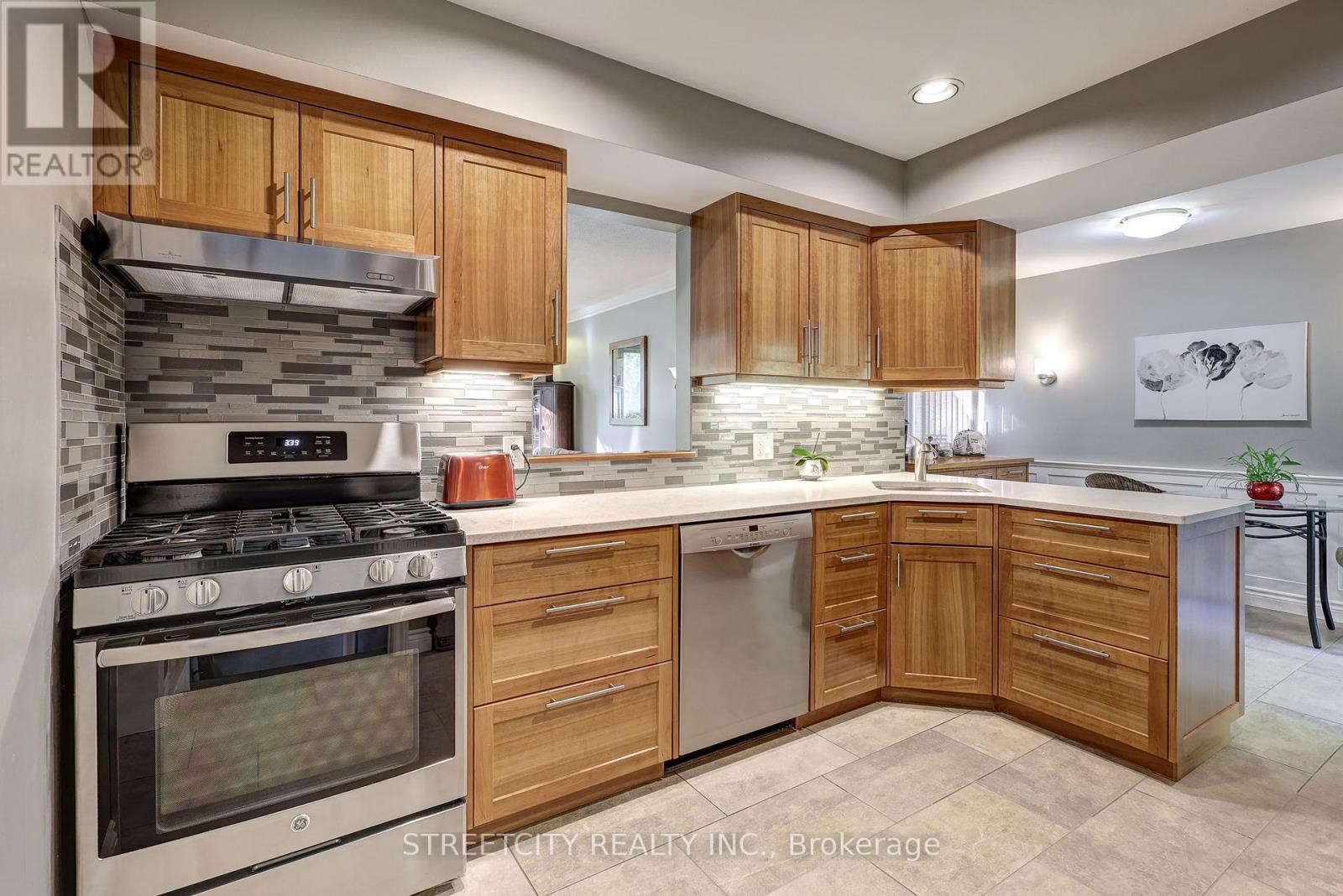 71 Glenburnie Crescent, London North, Ontario  N5X 2A1 - Photo 25 - X12473458