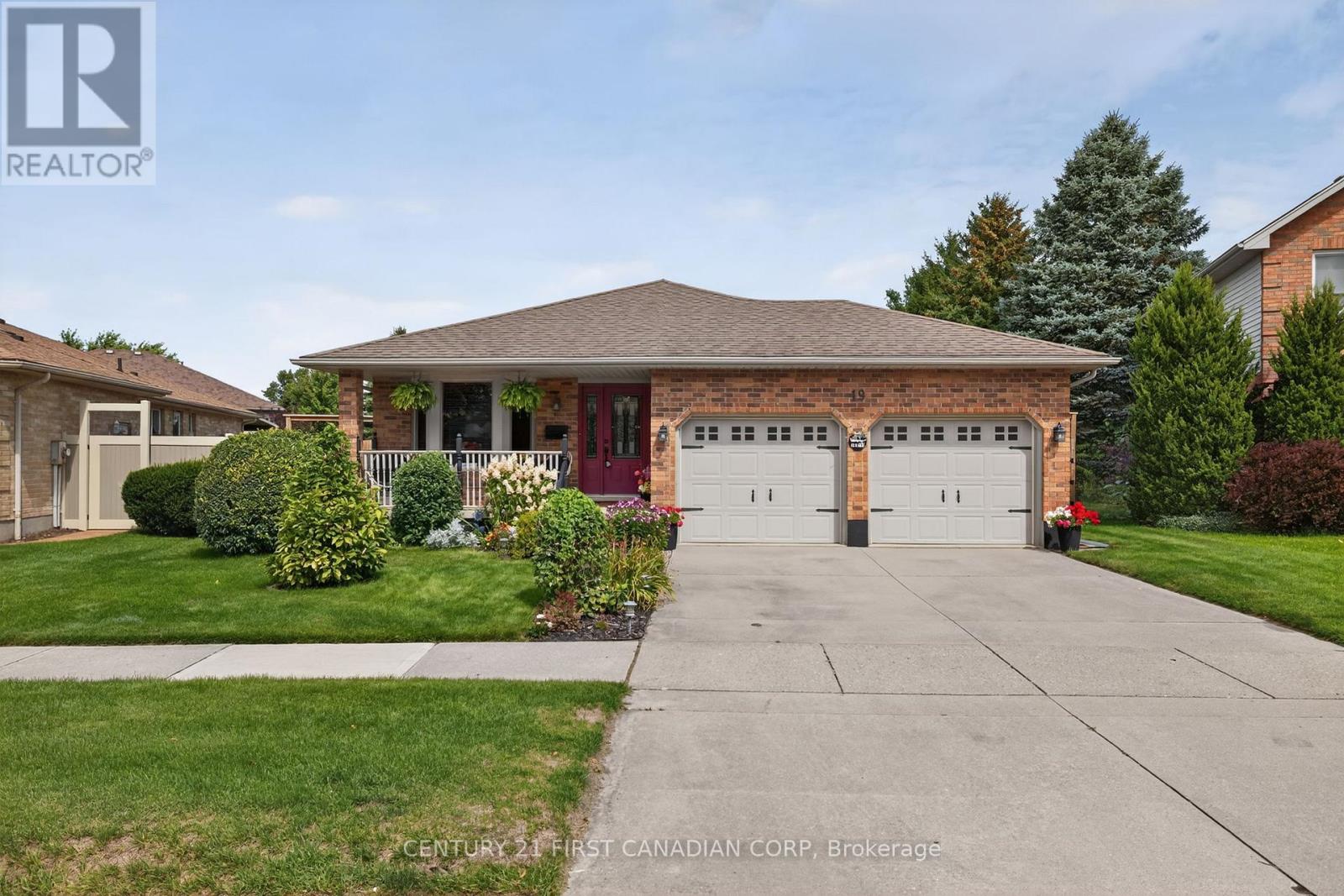 19 Hemlock Boulevard, Strathroy-Caradoc, Ontario  N7G 4B9 - Photo 50 - X12384179