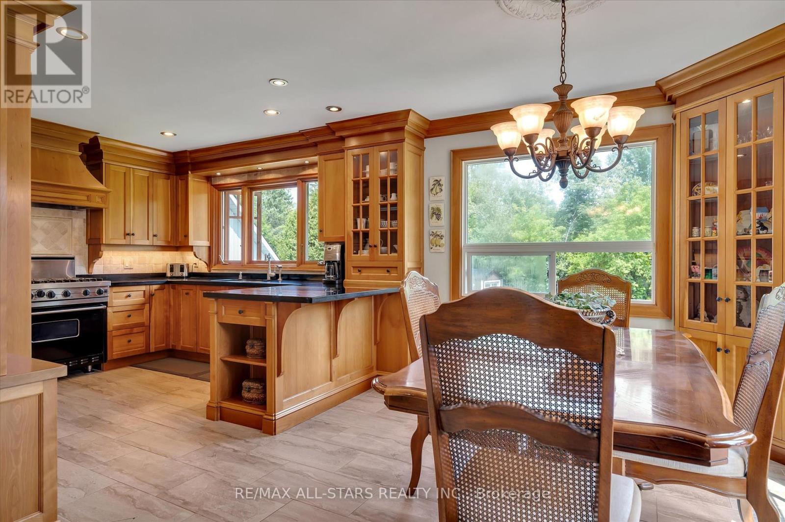 5427 Ravenshoe Road, East Gwillimbury, Ontario  L0E 1R0 - Photo 25 - N12336382