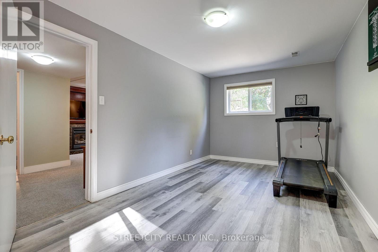 71 Glenburnie Crescent, London North, Ontario  N5X 2A1 - Photo 35 - X12473458