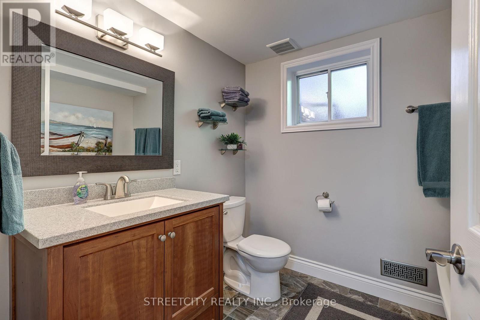 71 Glenburnie Crescent, London North, Ontario  N5X 2A1 - Photo 37 - X12473458