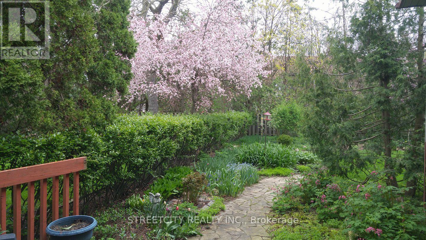 71 Glenburnie Crescent, London North, Ontario  N5X 2A1 - Photo 48 - X12473458