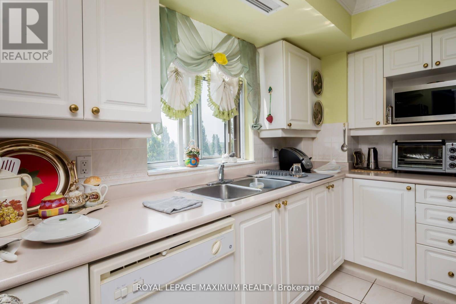 408 - 2506 Rutherford Road, Vaughan, Ontario  L4K 5N4 - Photo 9 - N12481023