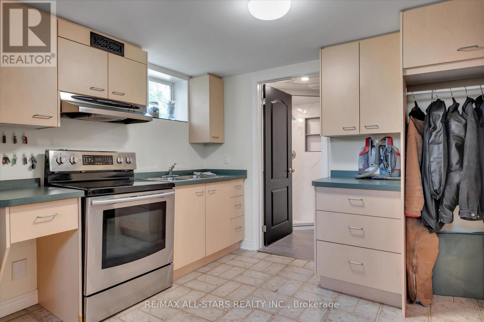 5427 Ravenshoe Road, East Gwillimbury, Ontario  L0E 1R0 - Photo 37 - N12336382