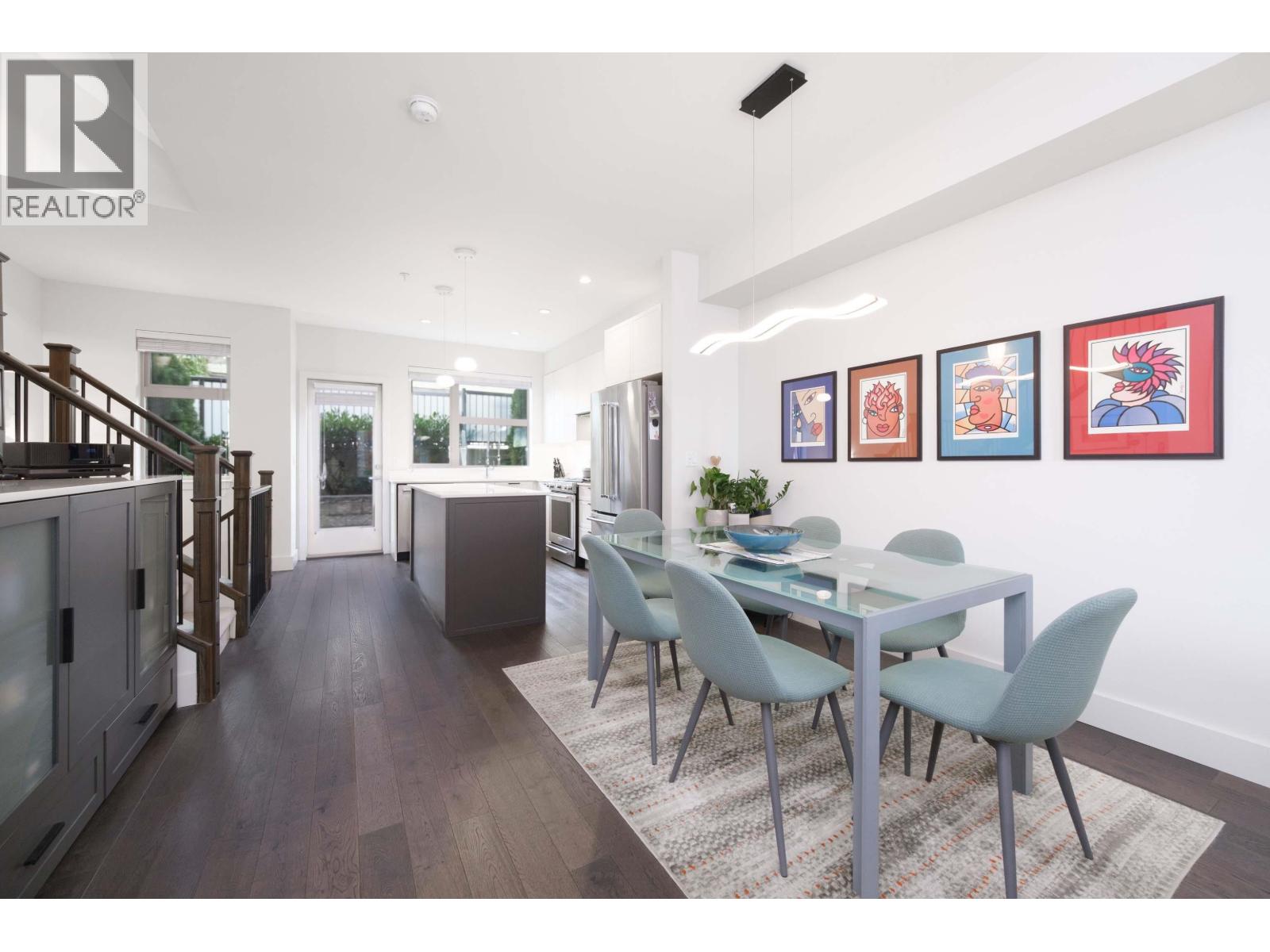 14 244 E 5TH STREET, North Vancouver, British Columbia