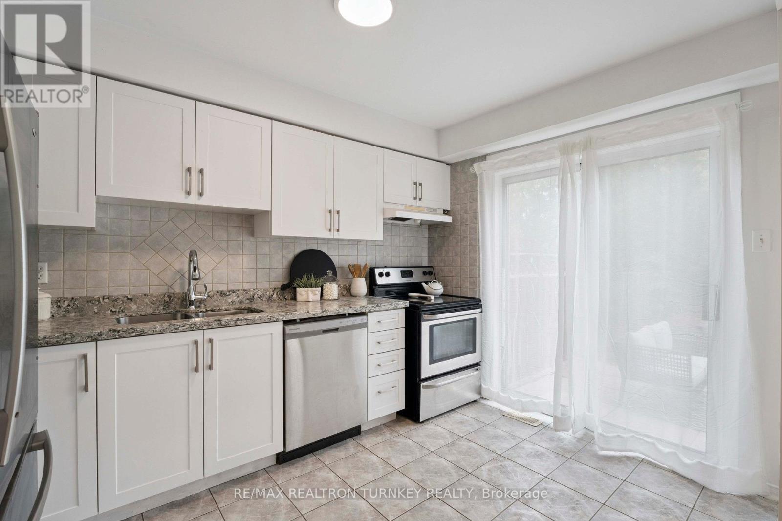 83 Pickett Crescent, Barrie, Ontario  L4N 8C1 - Photo 11 - S12466329