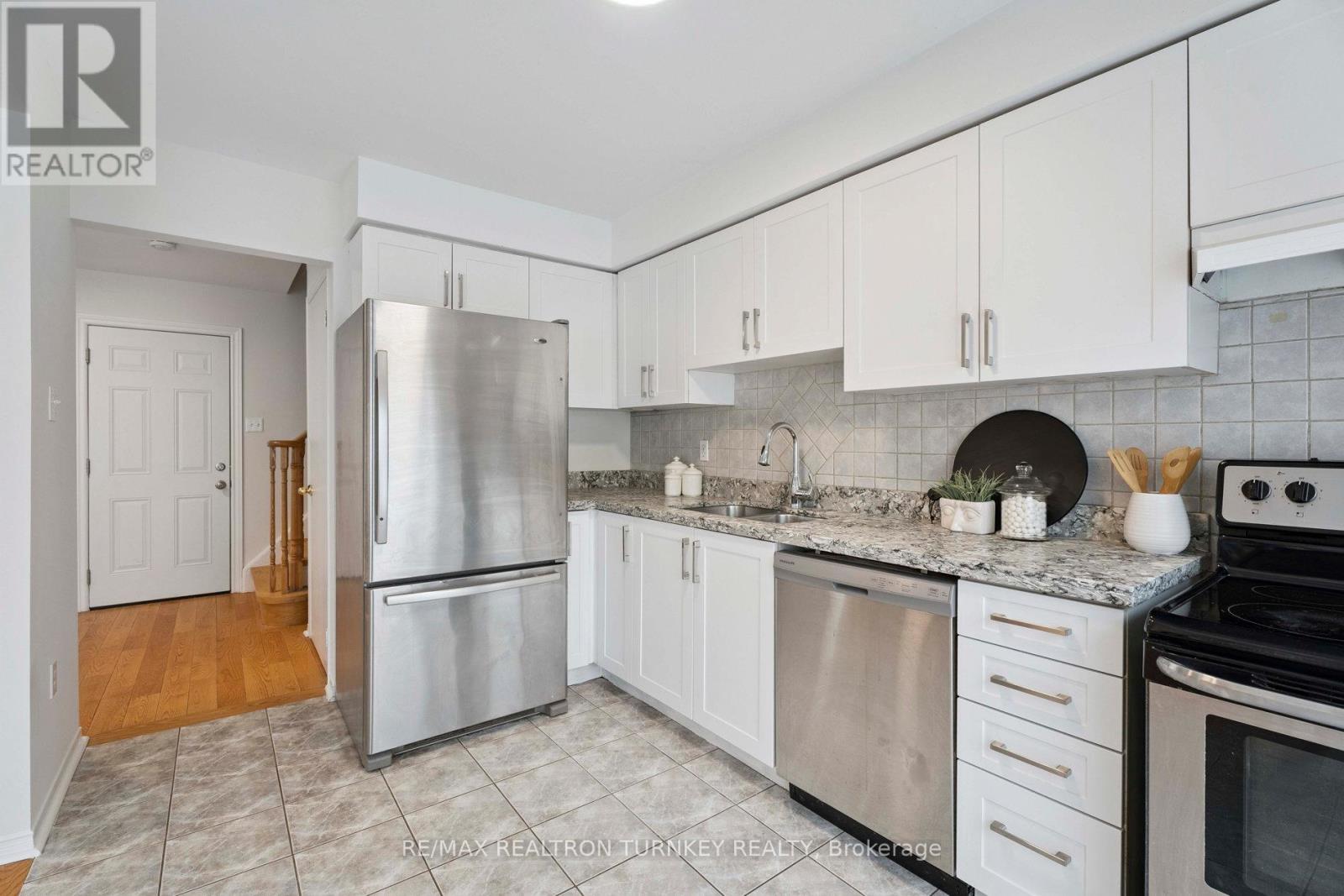 83 Pickett Crescent, Barrie, Ontario  L4N 8C1 - Photo 12 - S12466329