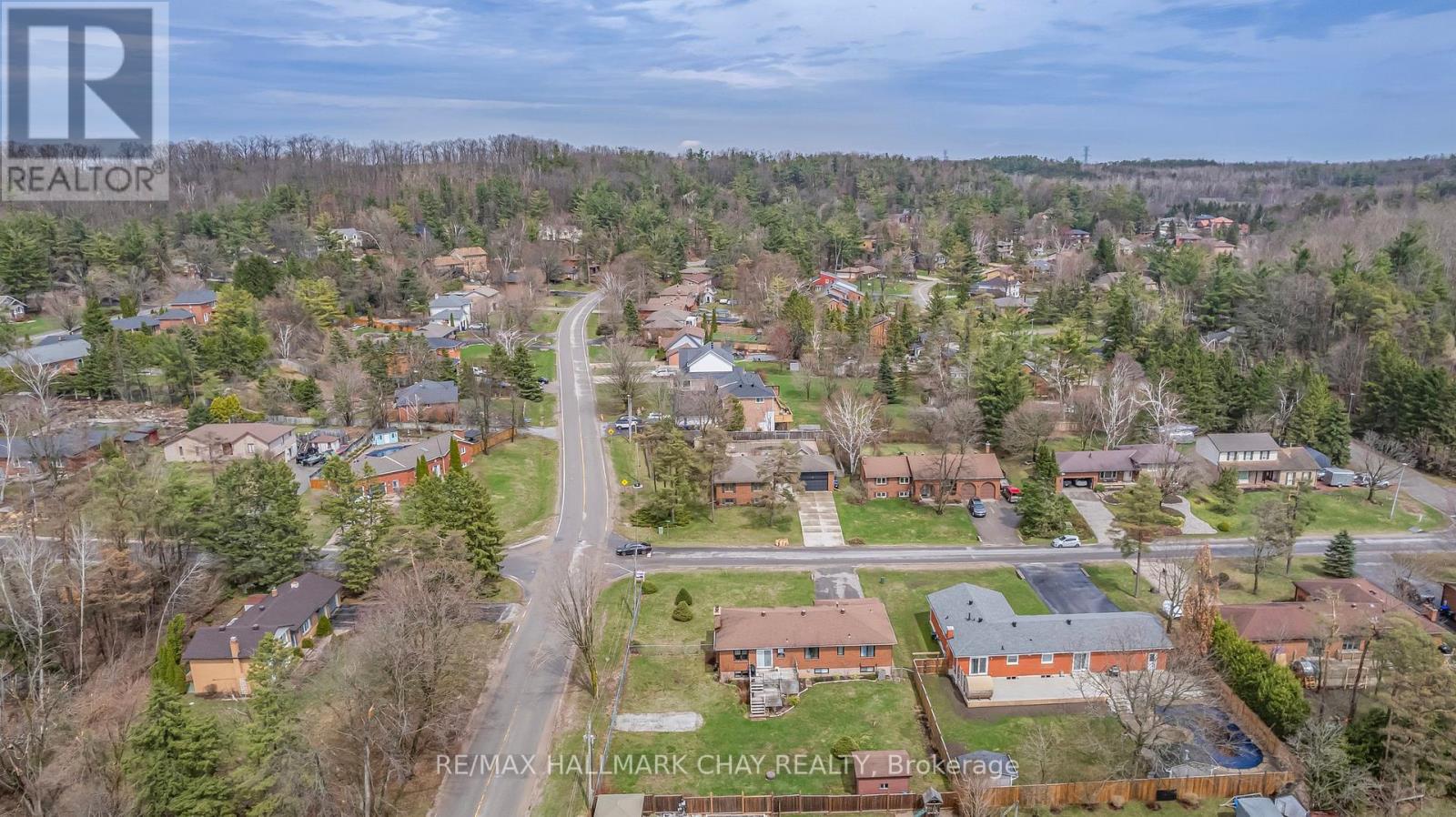 40 Idlewood Drive, Springwater (Midhurst), Ontario  L9X 0P5 - Photo 39 - S12372373